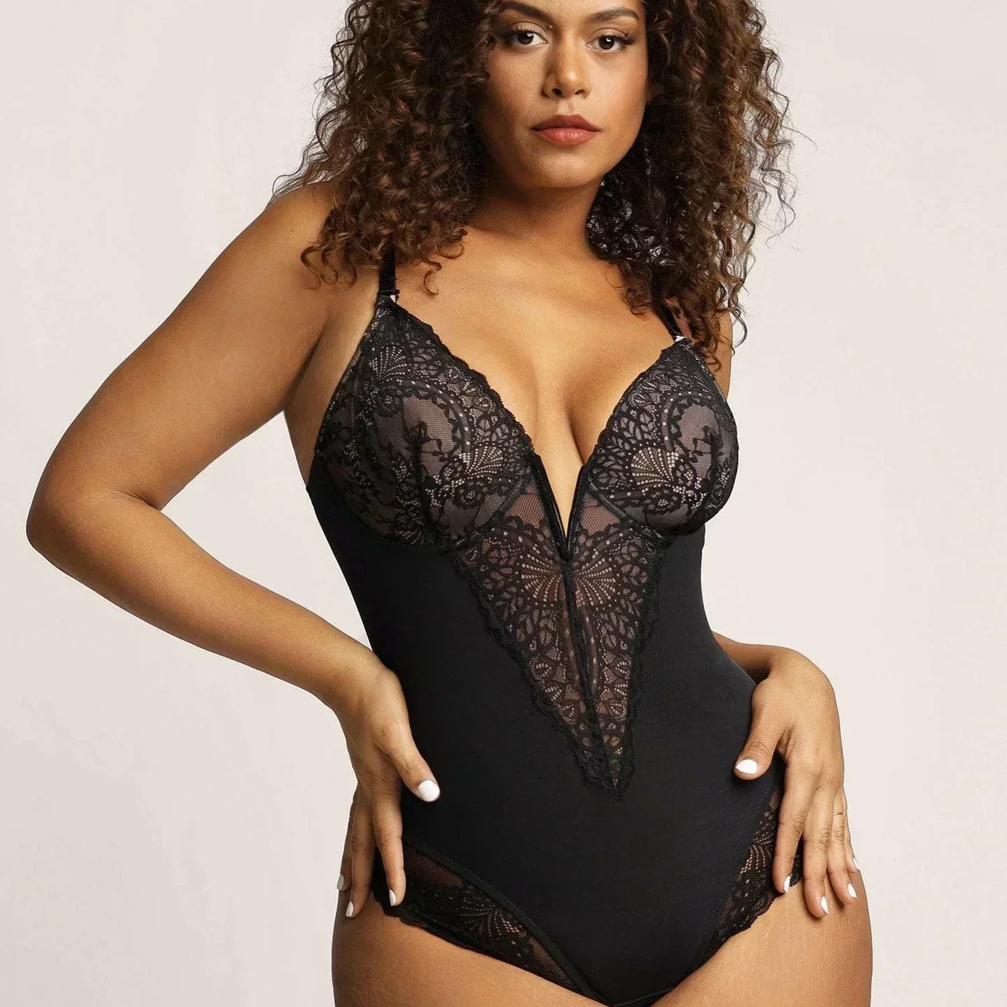 Noé™ | Body élégant avec décolleté en V profond